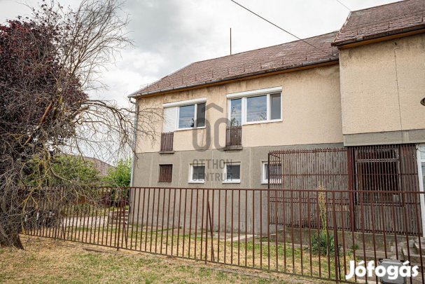 Tolna megye, Simontornyán tégla lakás eladó