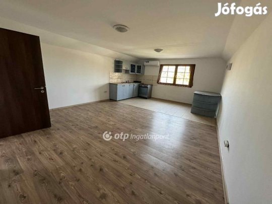 Tolnai 162 nm-es ház eladó