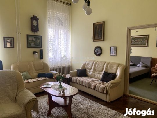 Tolnai eladó 179 nm-es lakás