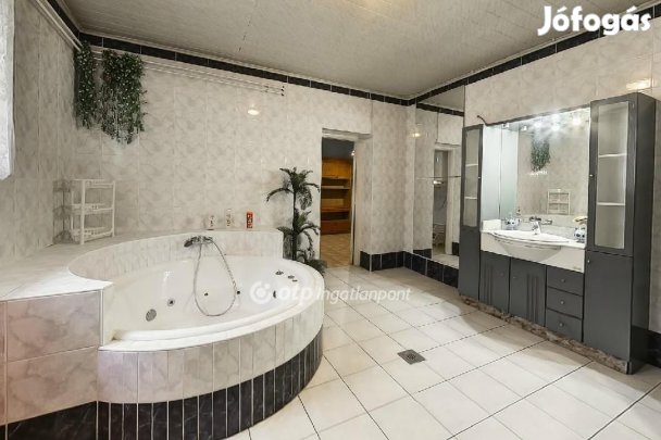 Tolnai eladó 255 nm-es ház