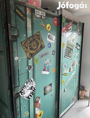 Tolóajtós gardrób