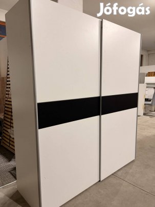 Tolóajtós gardrób 