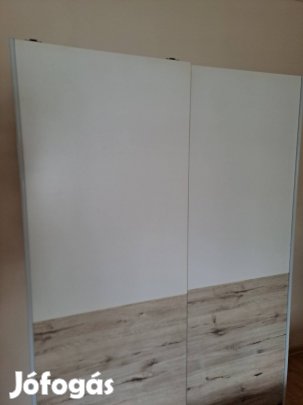 Tolóajtós gardrób szekrény