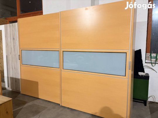Tolóajtós gardróbszekrény 