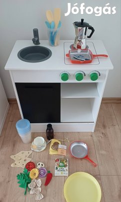 Tolóajtós játék konyha kiegészítőkkel