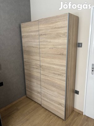Tolóajtós szekrény
