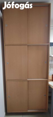 Tolóajtós szekrény