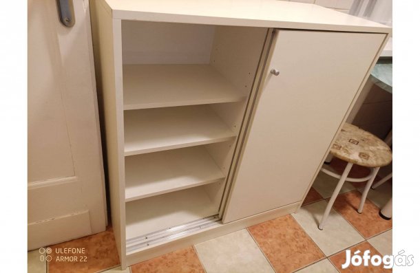 Tolóajtós szekrény