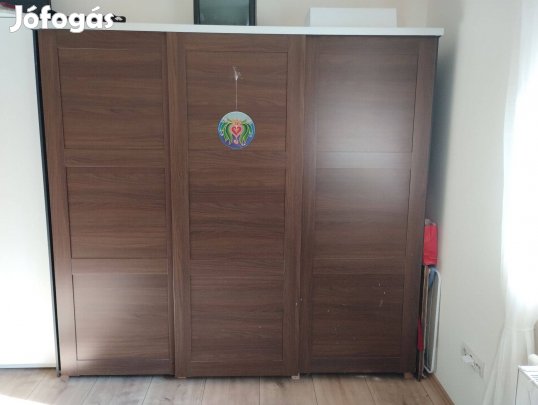 Tolóajtós szekrény ruhás szekrény gardrobe