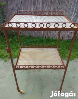 Tologatható fém polc műanyag kerekekkel Egyedi gyártott