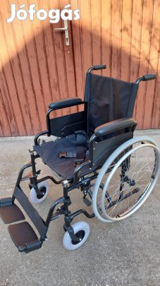 Tolókocsi, önhajtásos