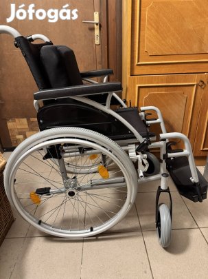 Tolókocsi kerekesszék rollátor szoba wc