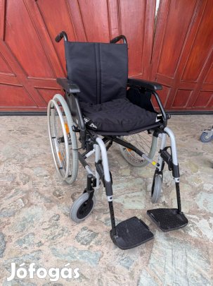 Tolókocsi szobavécé járókeret