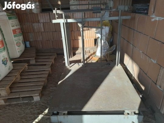 Tolósúlyos mérleg