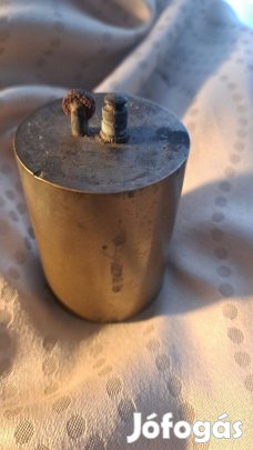 Töltényhüvelyből készült kézi öngyújtó katonai emléktárgy