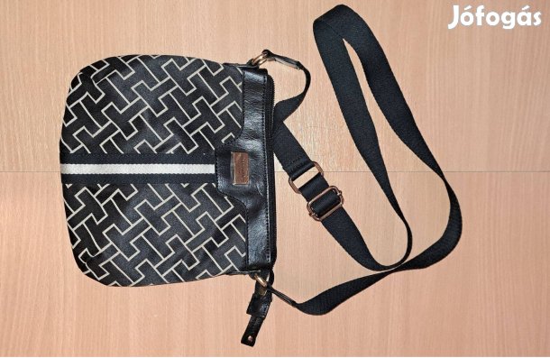 Tommy Hilfiger crossbody táska