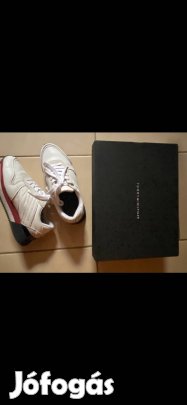 Tommy Hilfiger fehér, női cipô 36-is mérrt