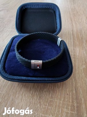 Tommy Hilfiger karkötő