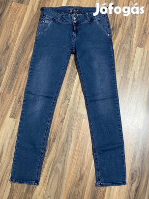 Tommy Hilfiger női farmernadrág eladó!