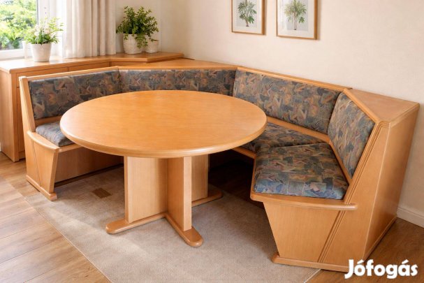 Tömör bükkfa sarok étkező kerek asztallal, megkímélt állapotban