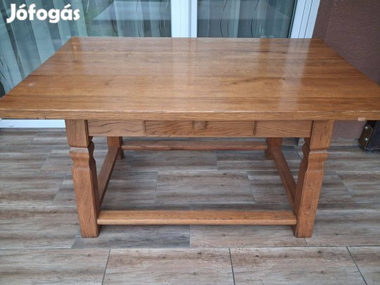 Tömör fa asztal