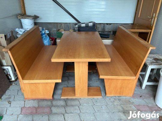 Tömör fa étkező garnitúra 2 pad 1 asztal kiváló állapotban