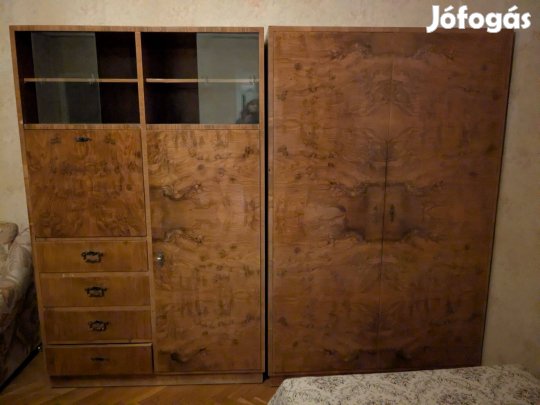 Tömör fa szekrény