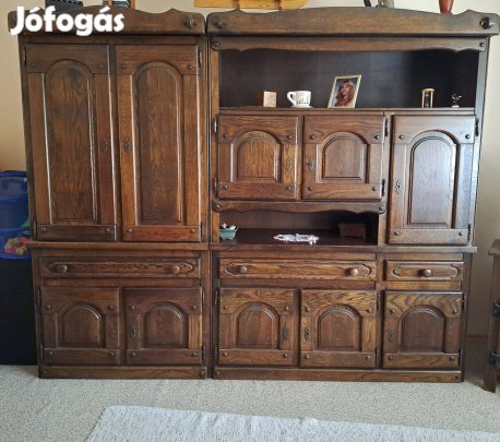 Tömör fa szekrénysor és TV szekrény