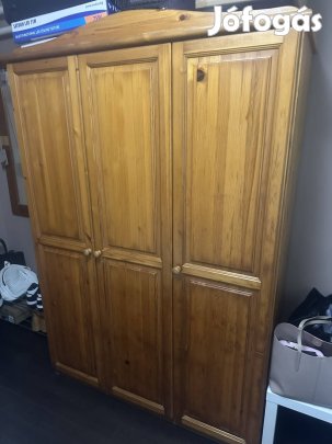 Tömör fenyő  szekrény eladó .
