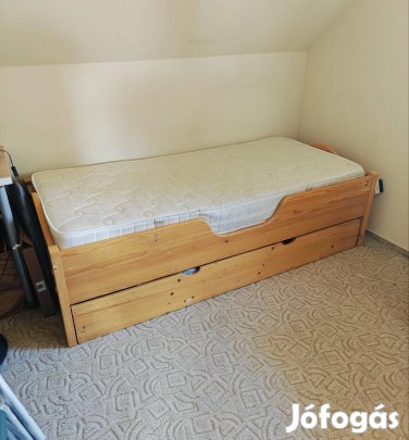 Tömör fenyő ágy matraccal