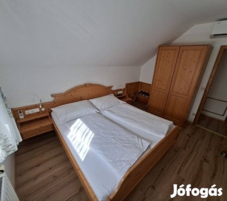 Tömör fenyő hálószoba bútor szett