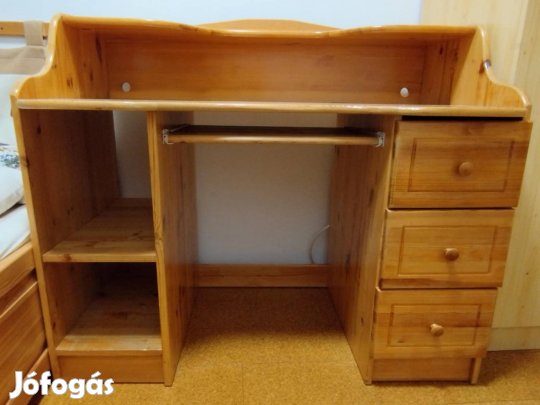 Tömör fenyő lakkozott íróasztal