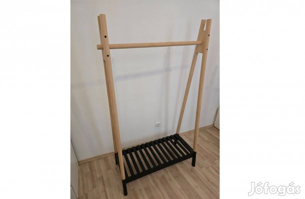 Tömör fenyő ruhatartó állvány
