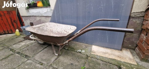 Tömör kerekű talicska 