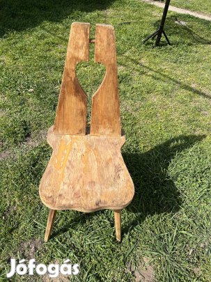 Tömör népies fa szék eladó 7000 ft bp.17 ker