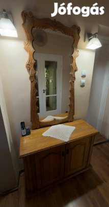 Tömör tölgyfa előszobabútor tükörrel elegáns, masszív darab