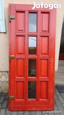 Tömörfa bejárati ajtó (középen-üveg-balos)