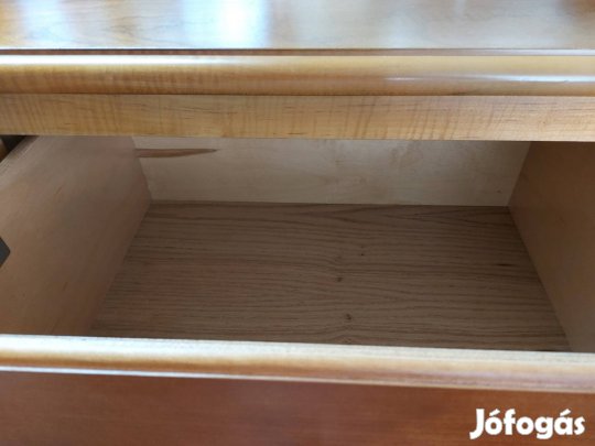 Tömörfa fiókos komód négy darab.