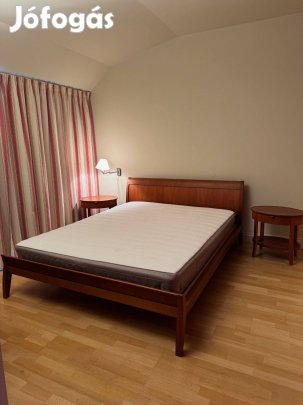 Tömörfa francia ágy komóddal éjjeliszekrényekkel