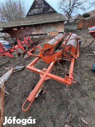 Tömörítő henger 2002 évjáratú 6m munka szélleségű, far daruval eladó