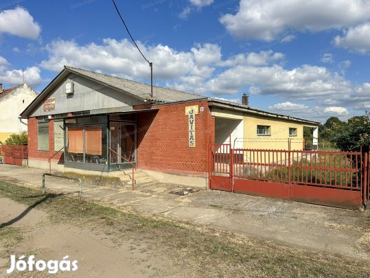 Tompa, 284 nm-es áruház eladó