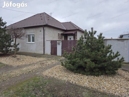 Tompa csendes részén 77 nm-es családi ház eladó