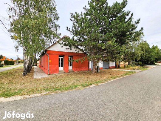 Tompa központi részén üzlethelyiségek eladók!