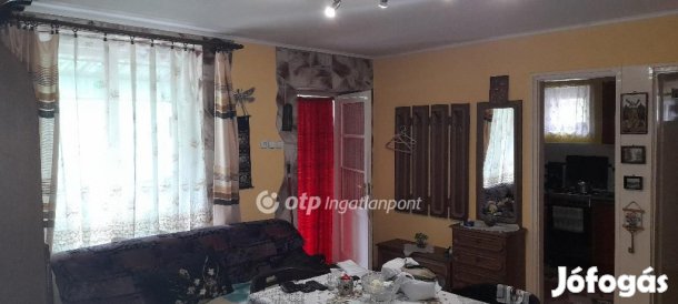 Tompa központjában 2+1 szobás családi ház nagy kerttel eladó