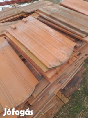 Tondach cserép 1500db elado.Szállitás megoldhato.