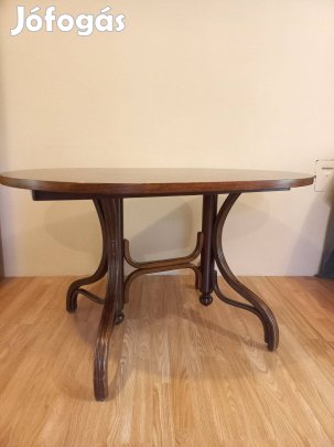 Tonett jellegű 6 személyes étkező asztal szép állapotban eladó csak