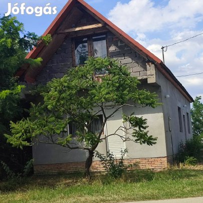 Tóparti ház a nyugalom szigetén