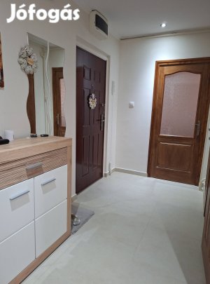 Tóra néző, felújított, erkélyes lakás Győr - Szabadhegy 