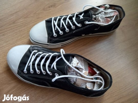 Tornacipő 43 méretű újszerű állapotú 