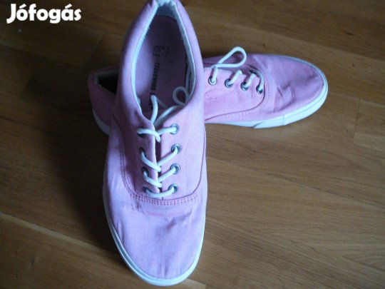 Tornacipő eladó 42-es méretben